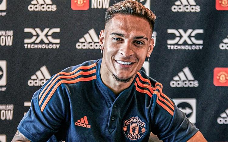 "قدم أنتوني اليسرى تشبه ميسي ومارادونا"